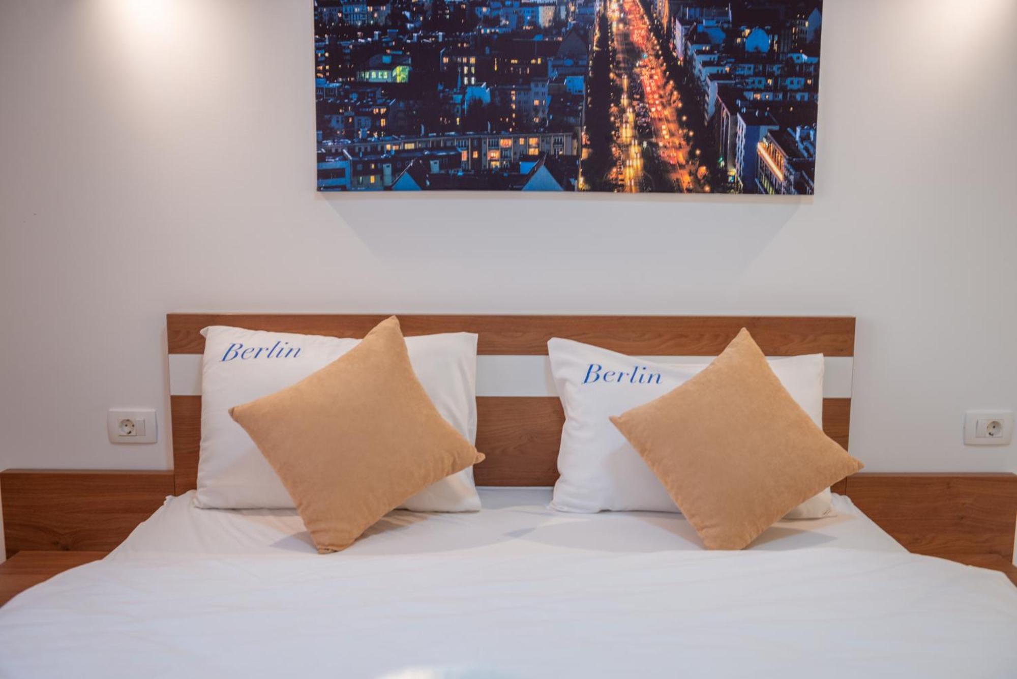 Premium Berlin With Pool Panzió Ulcinj Kültér fotó
