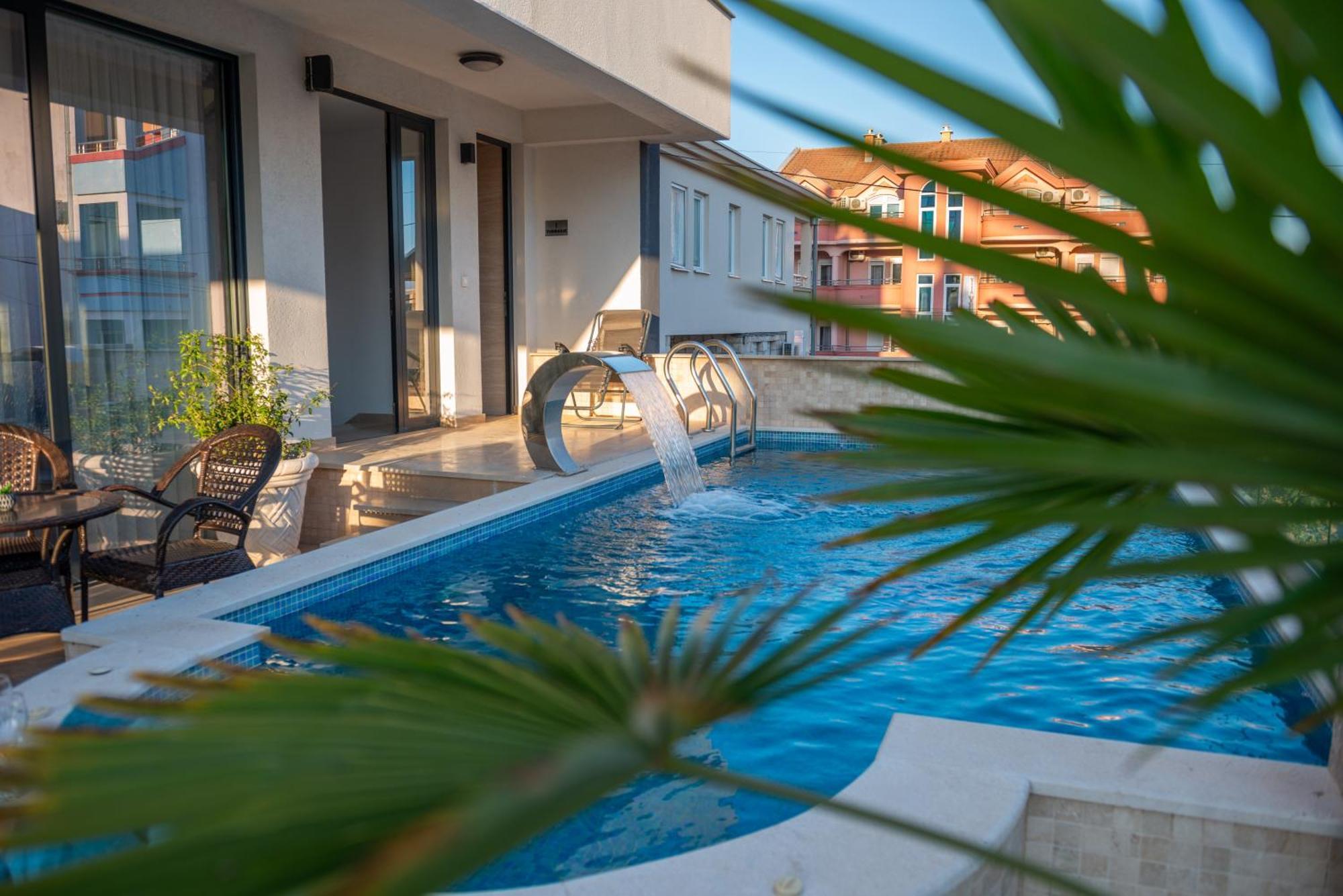 Premium Berlin With Pool Panzió Ulcinj Kültér fotó