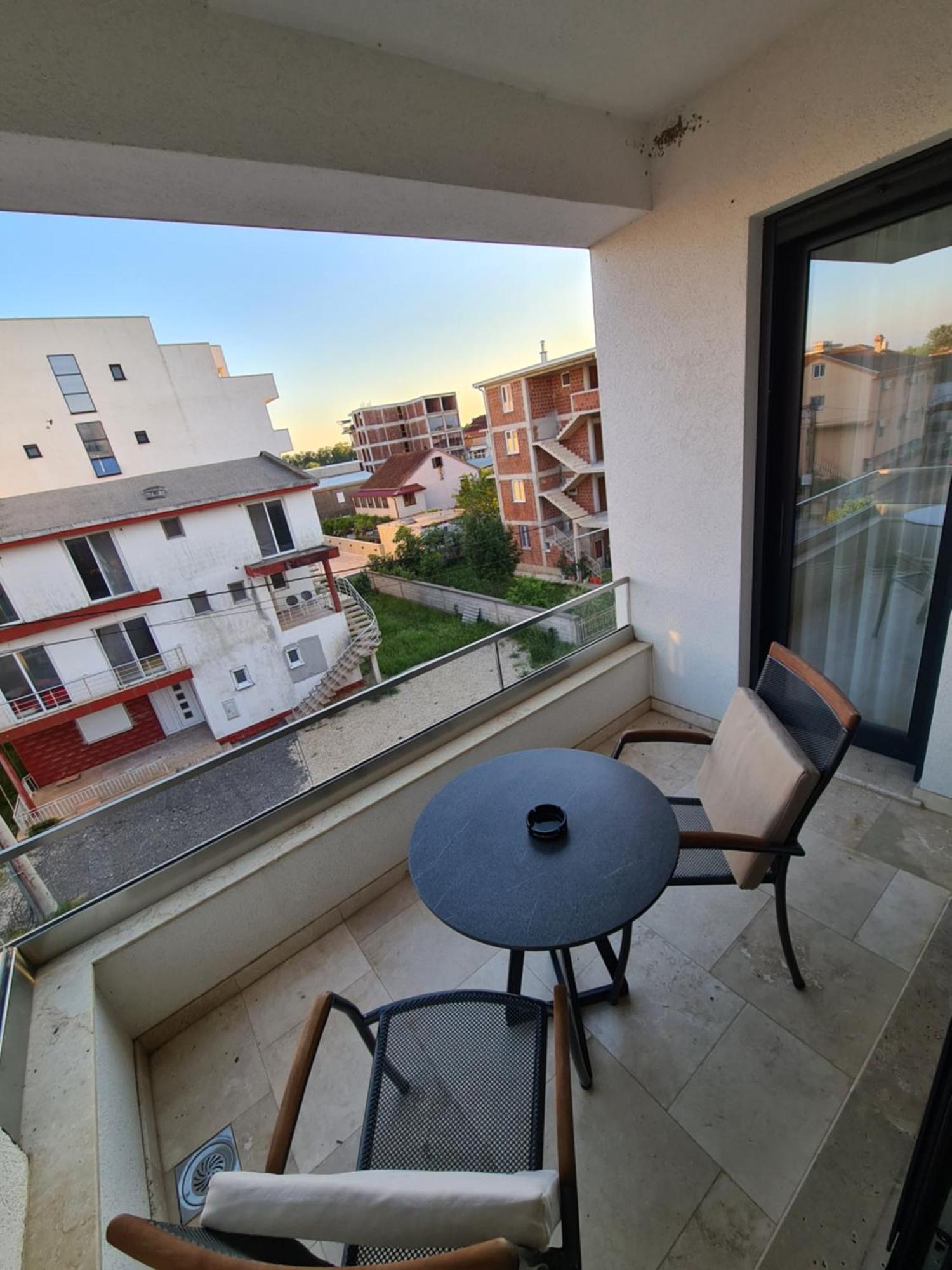 Premium Berlin With Pool Panzió Ulcinj Kültér fotó