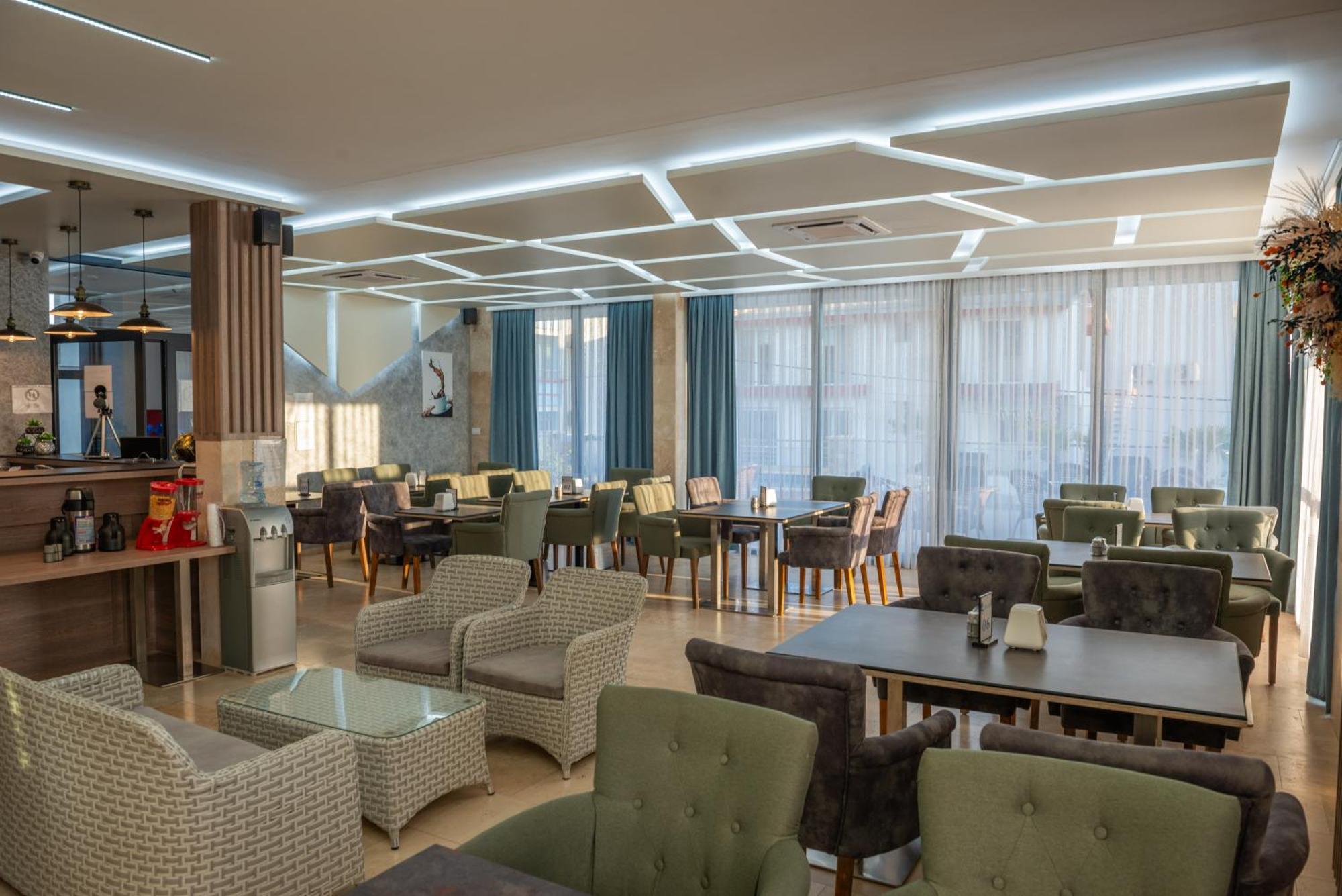 Premium Berlin With Pool Panzió Ulcinj Kültér fotó