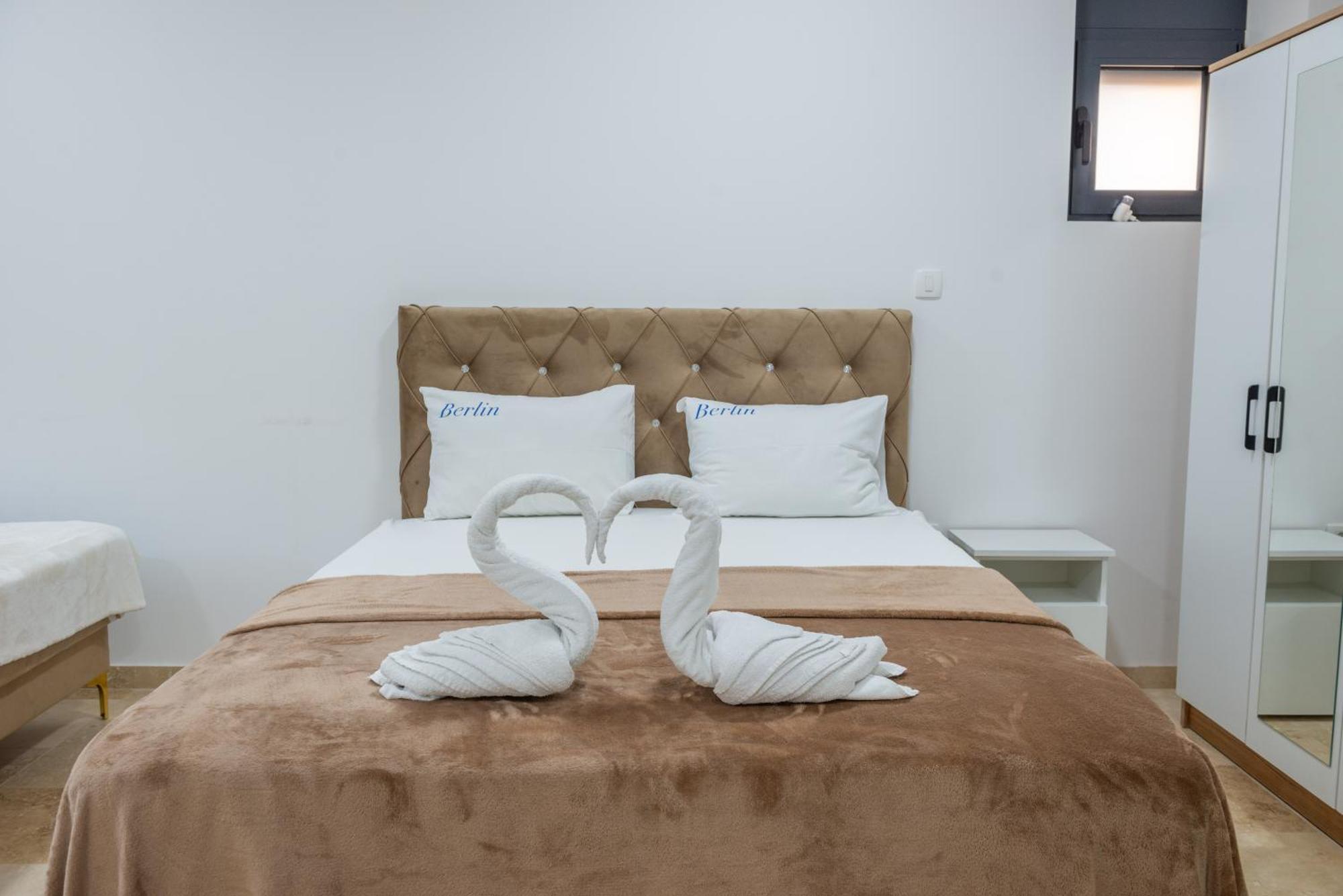 Premium Berlin With Pool Panzió Ulcinj Szoba fotó